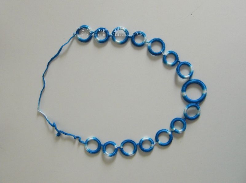 Collar azul y blanco de ganchillo / Blue and white crocheted necklace