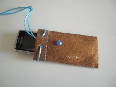 funda movil fieltro marron azul_1